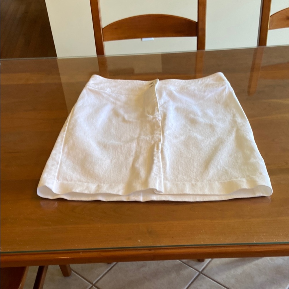 Ralph Lauren White Front-Slit Mini Skirt. Comfortable Wide Band. 99% Cotton.